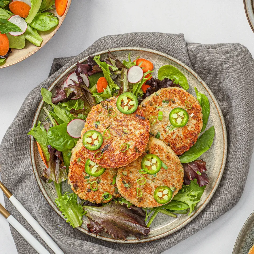 https://d3xhk4vytuuf2.cloudfront.net/Cheese-and-Jalapeno-Quinoa-Cakes-with-Roasted-Garlic-and-Lemon-Aioli.webp