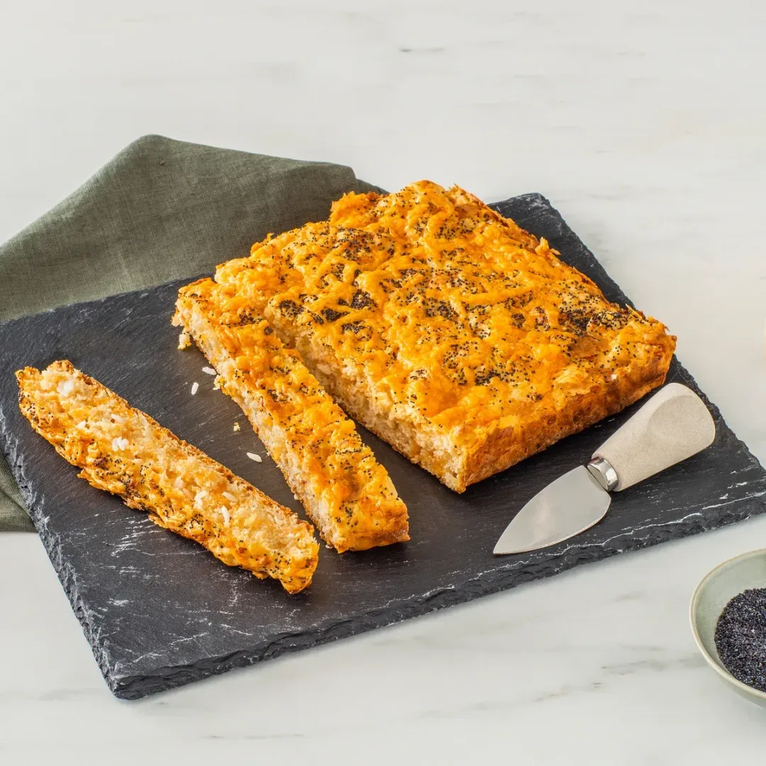https://d3xhk4vytuuf2.cloudfront.net/Jasmati%C2%AE-Cheese-and-Onion-Quick-Bread.webp